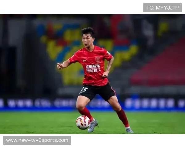 成都蓉城严鼎皓中场长传助攻，前锋破门得分